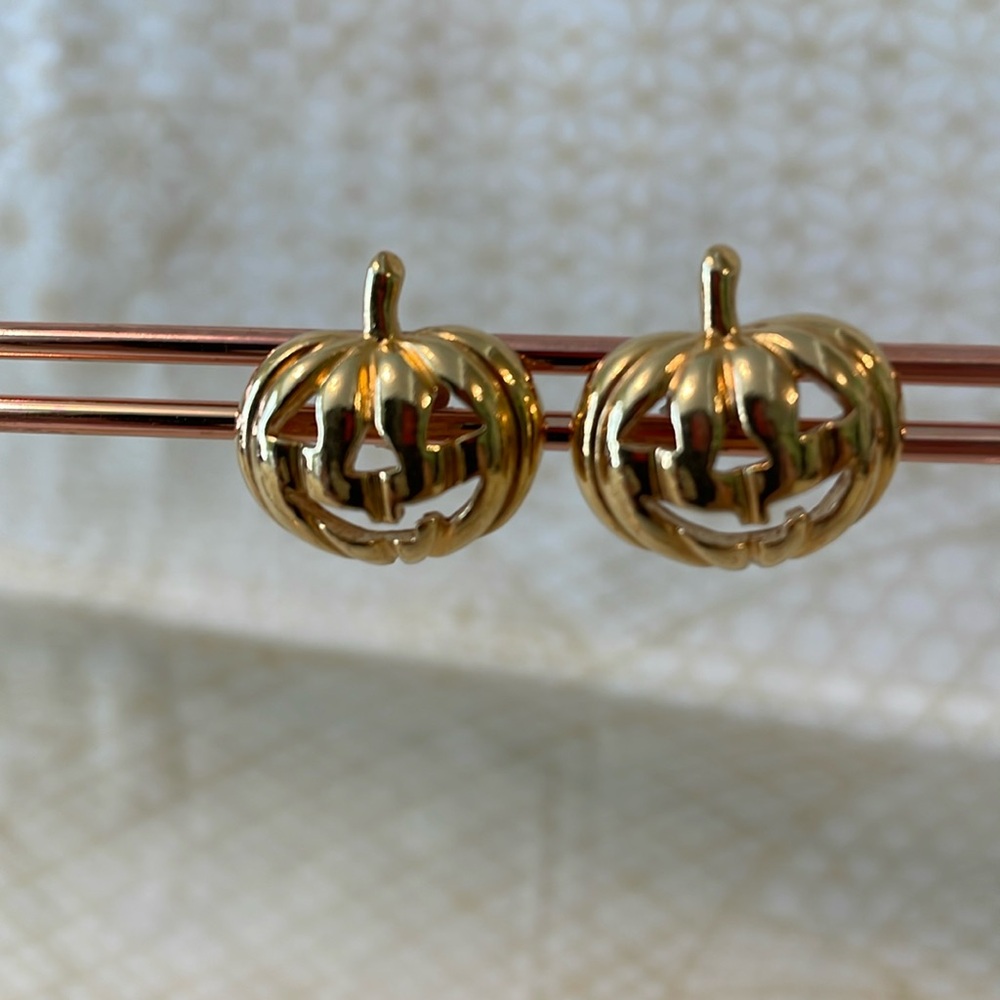 Halloween jack o lantern pierced earrings.